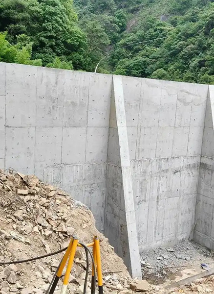 潍坊安丘重力式挡土墙